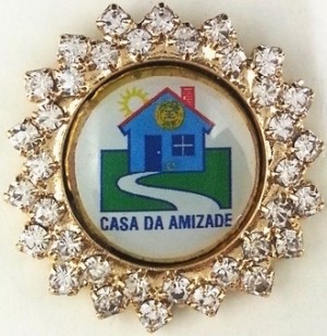 distintivo-casa-da-amizade-com-strass