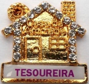 distintivo-tesoureira-casa-da-amizade-com-strass