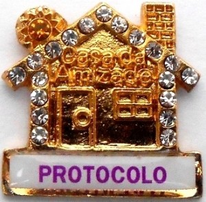 distintivo-protocolo-casa-da-amizade-com-strass